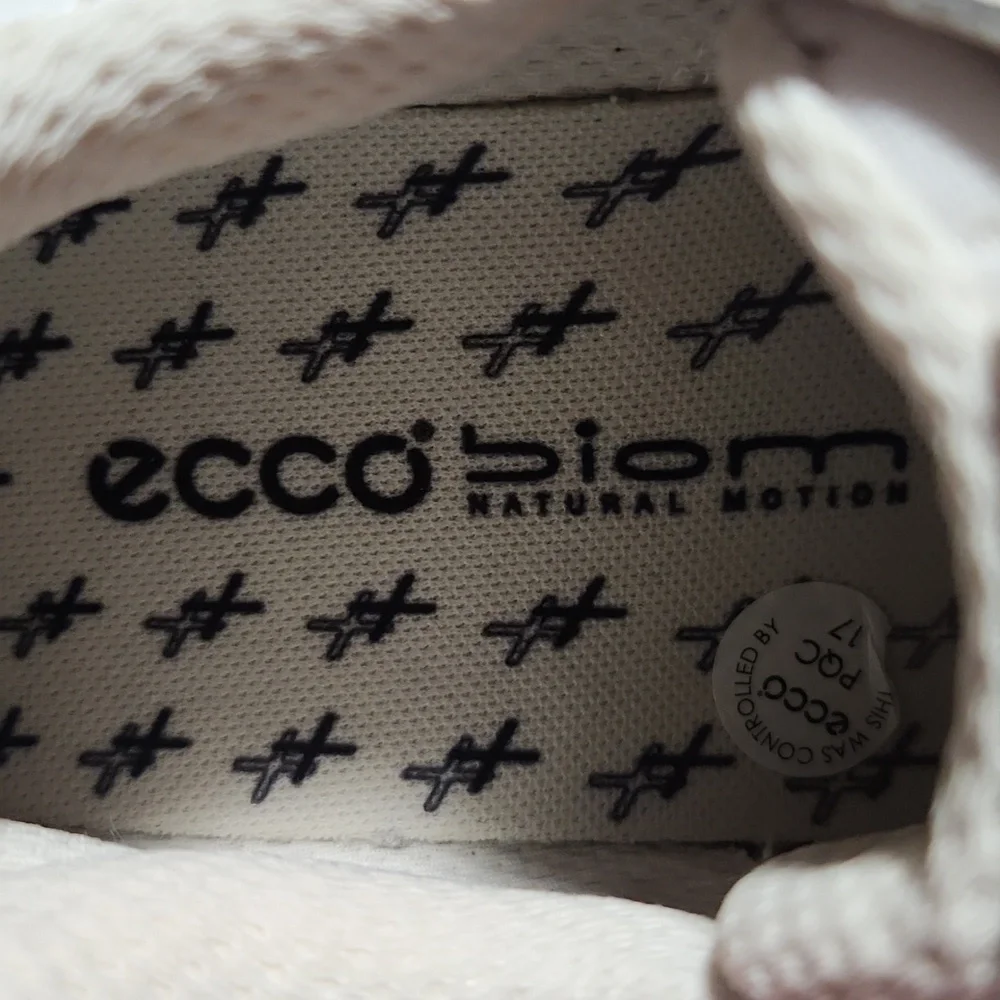 ECCO BIOM 2.2 TRAINERS GOLD. Size 7 - 7.5